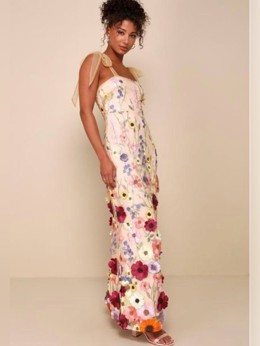 Women's Natural Thriving Poise Blush
3D Floral Embroidered Tie-Strap Maxi Dress.